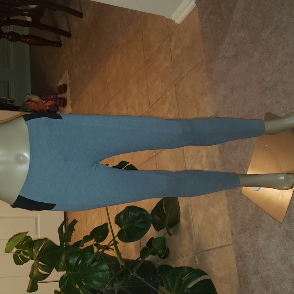 Ci Sono s grey leggings with black side panels lifts and sculpts every cur…